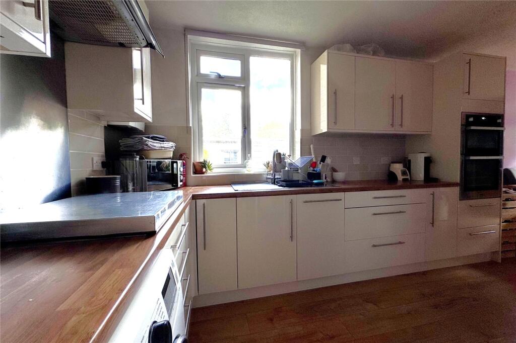 Chaucer Road, Farnborough, Hampshire, GU14 - More