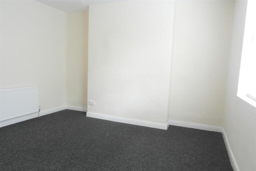 Apartment in Hull - View 3