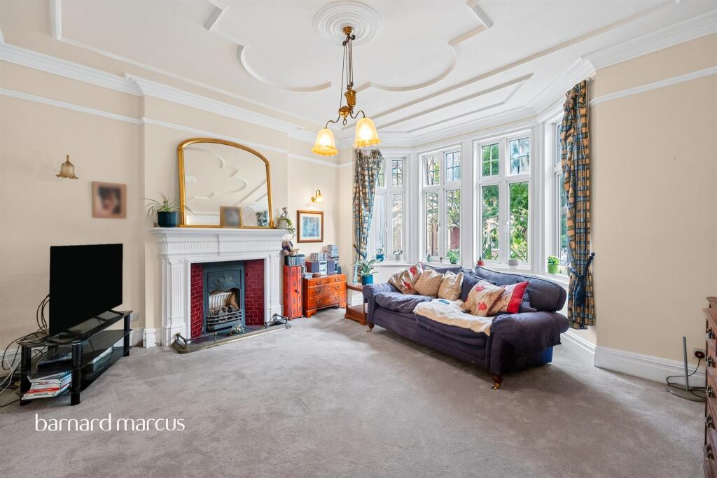 House in London, Park Royal - View 4