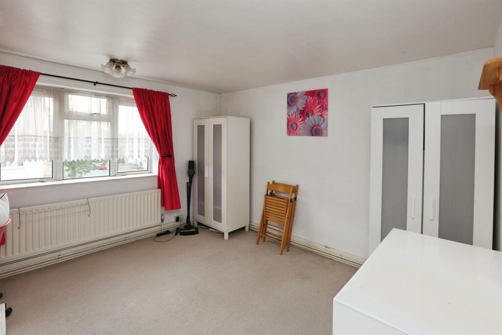 Apartment in Southampton - View 5