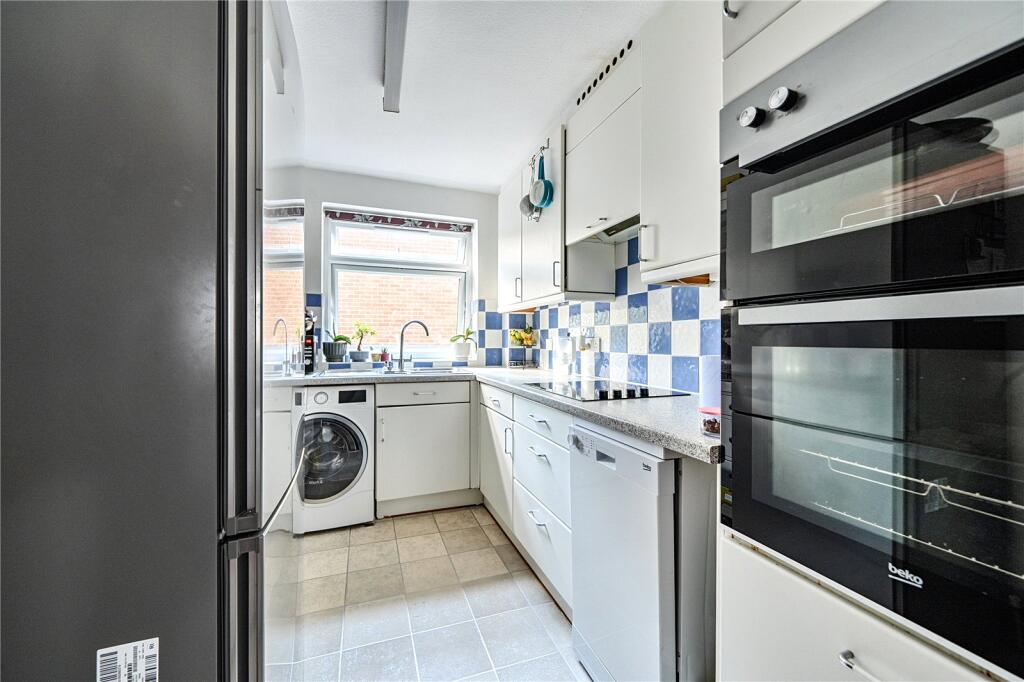 Apartment in London, Oakleigh Park, Whetstone - More