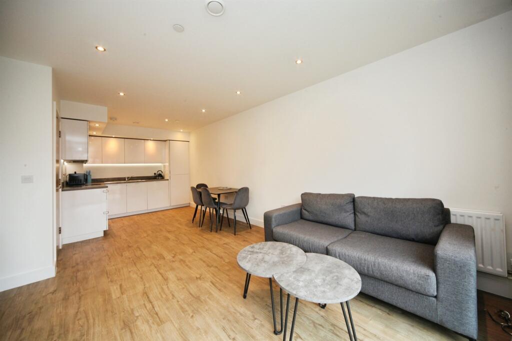 Apartment in Luton - More