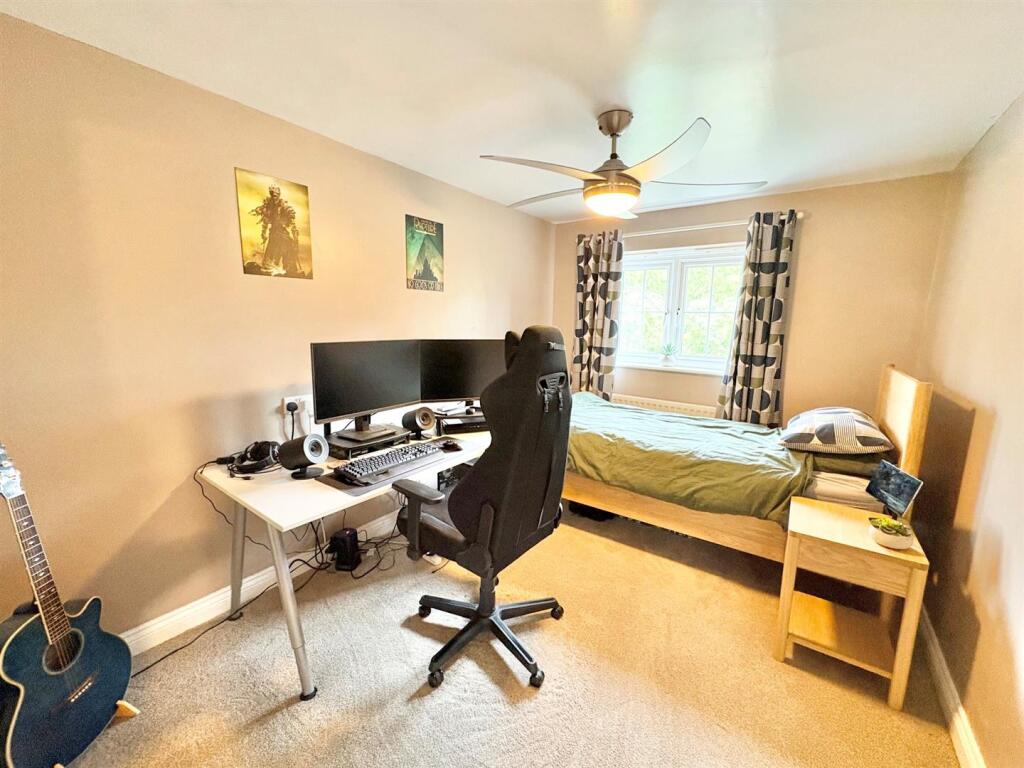 Wintergreen Close, Leigh - More