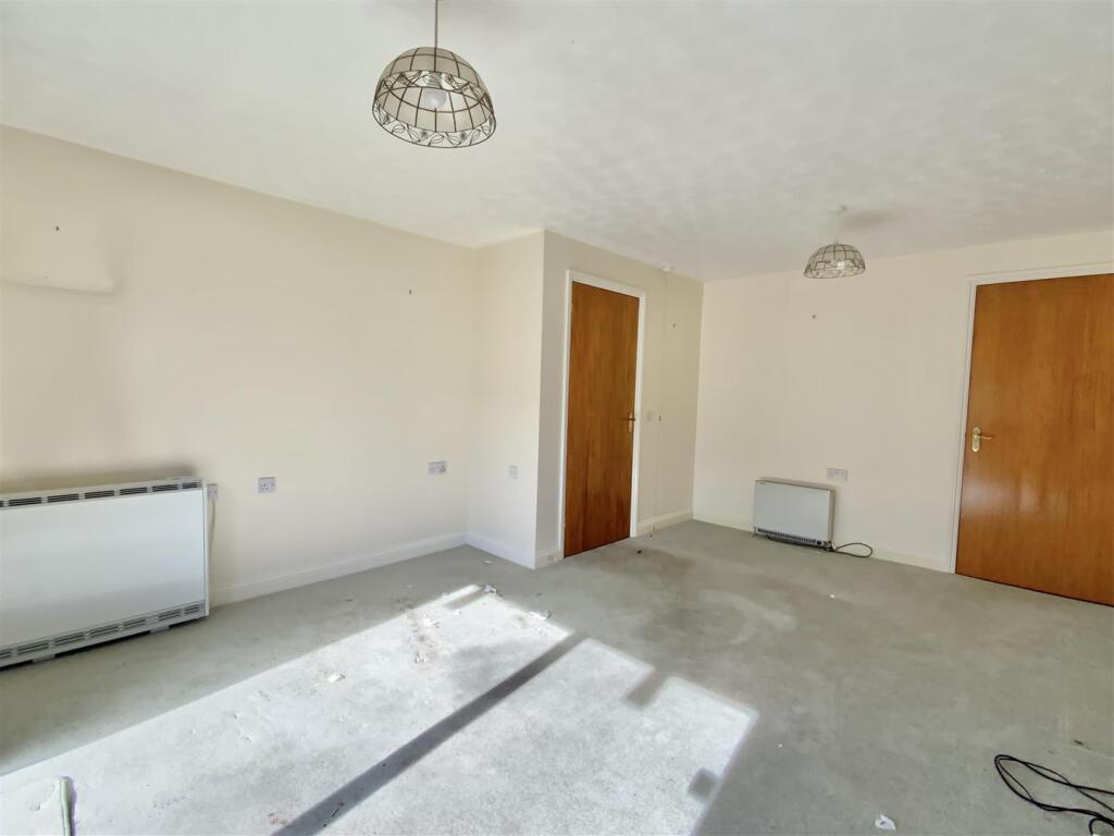 Apartment in Milton Keynes - View 3