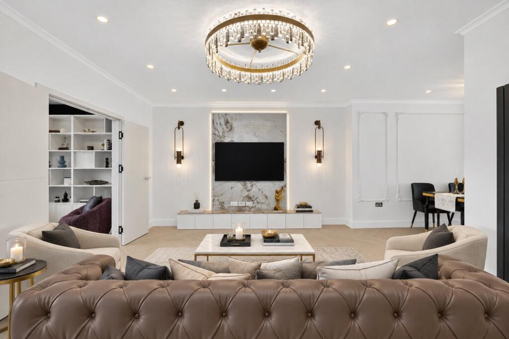 House in Sunningdale, Windsor and Maidenhead - More