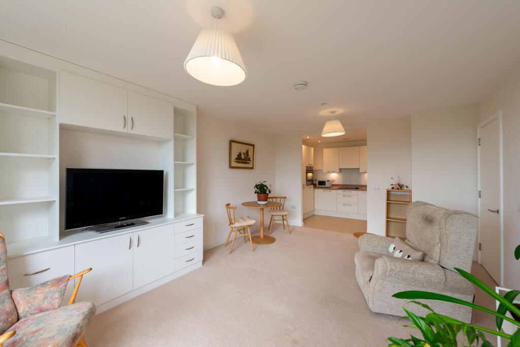 Apartment in Watford - View 5