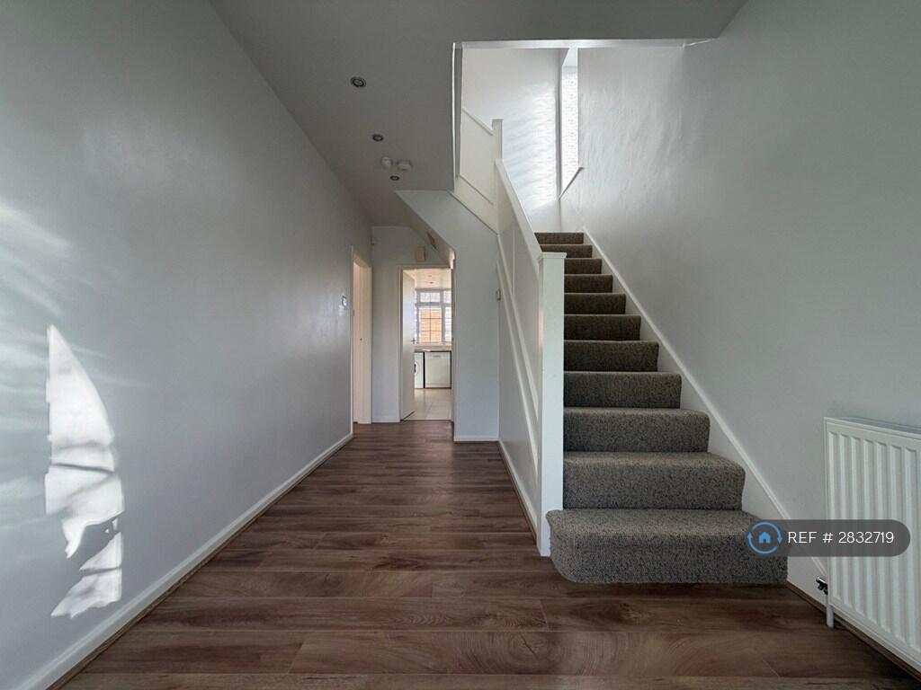 Main image of property: Primley Park Garth, Leeds, LS17