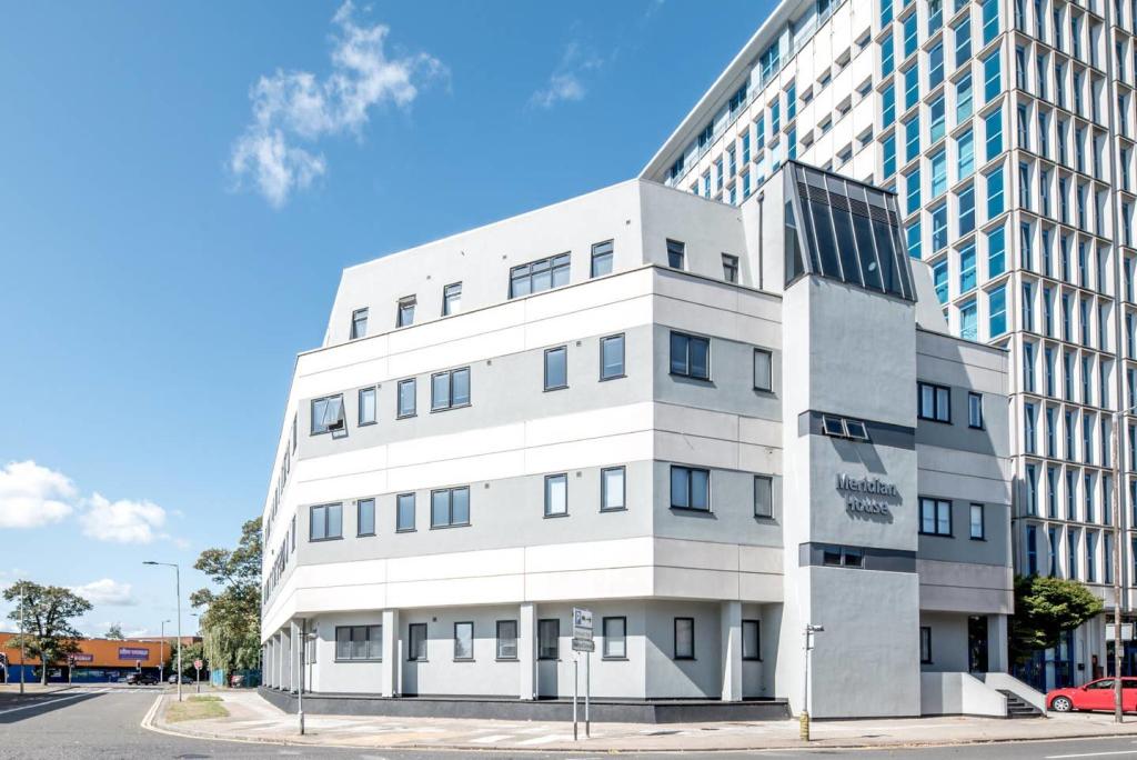 Main image of property: ** Walking distance to Bedford Hospital**Meridian House Bedford MK42