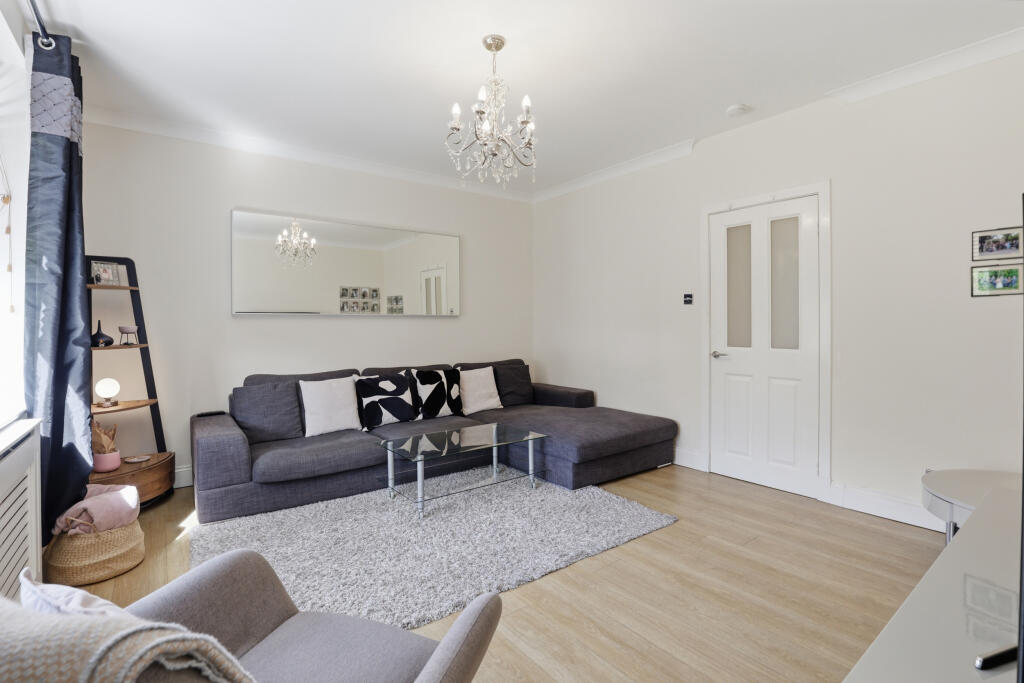 Apartment in Glasgow, East Dunbartonshire - View 4