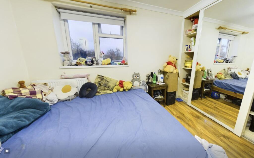 House in London, Beavers, Cranford - View 2
