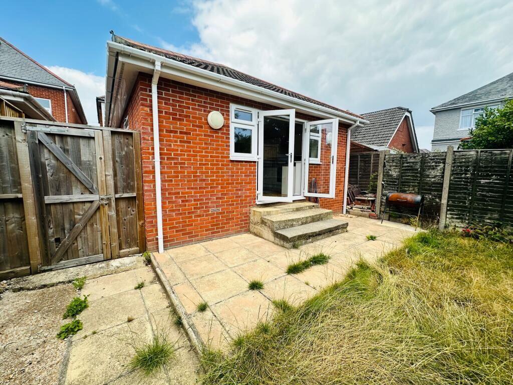 Main image of property: 31C Edgehill Road, Bournemouth, Dorset, BH9 2PD