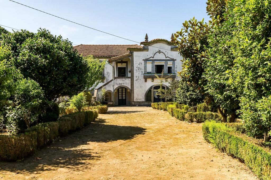 Main image of property: Oporto, Felgueiras
