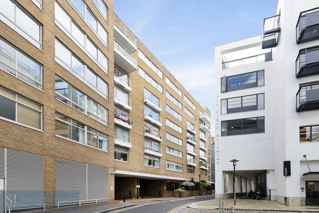 Studio flat on Cinnamon Wharf, Shad Thames, SE1, £450,000