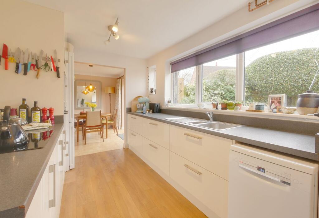 House in Wealden, Hailsham - More