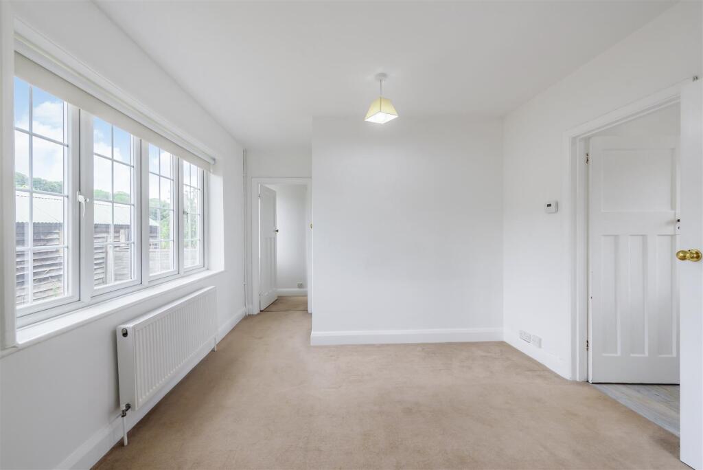 Apartment in Guildford - View 4