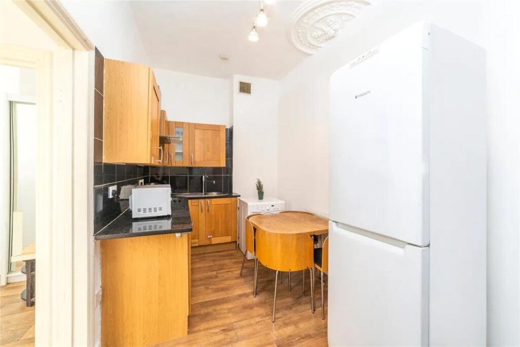 Apartment in London - View 4