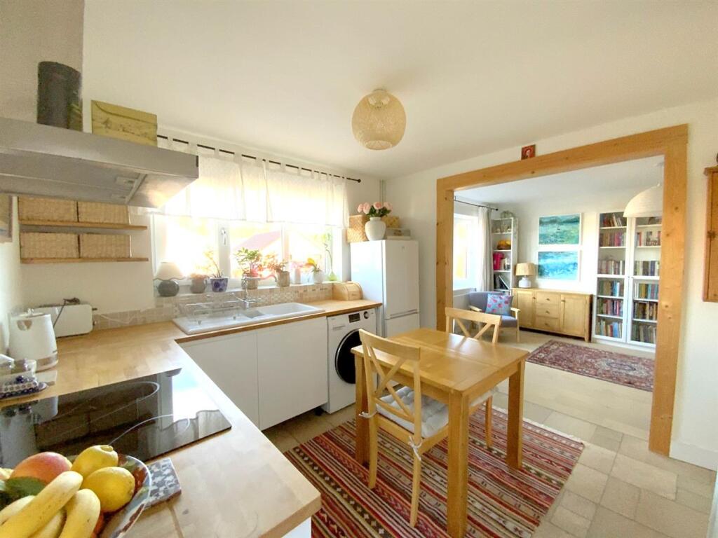 Ledbury Drive, New Waltham, Grimsby photo 5
