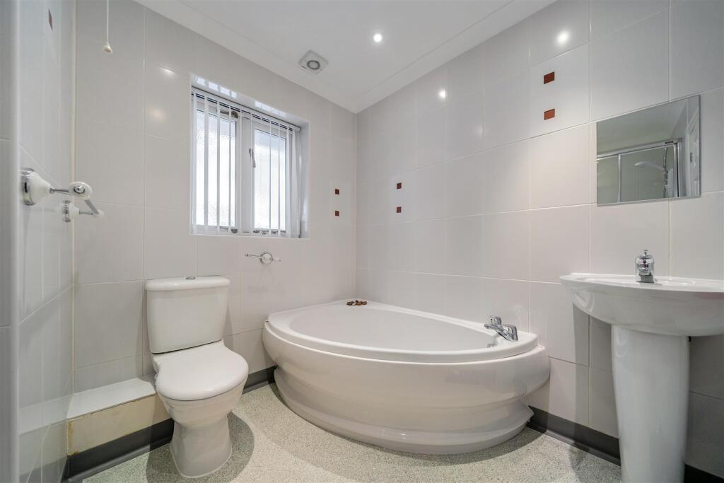 House in Four Crosses, Llandysilio - View 5