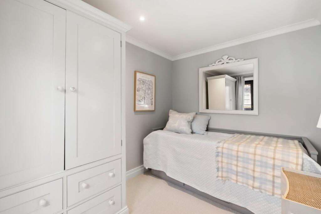 4 bedroom mews property for rent