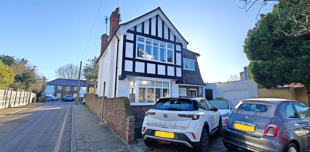 Main image of property: Chandos Avenue, Whetstone, N20