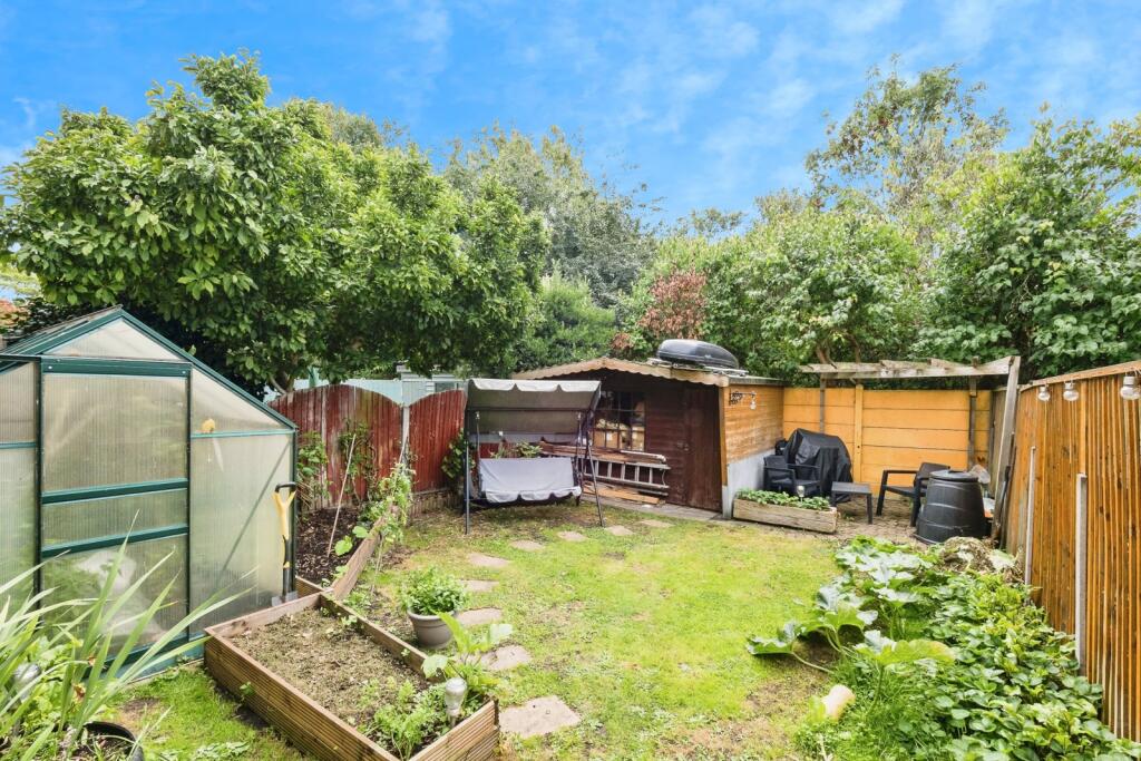 Apartment in London, Beckton - View 4