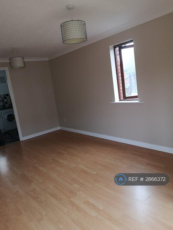 Apartment in Kingston upon Thames - View 5