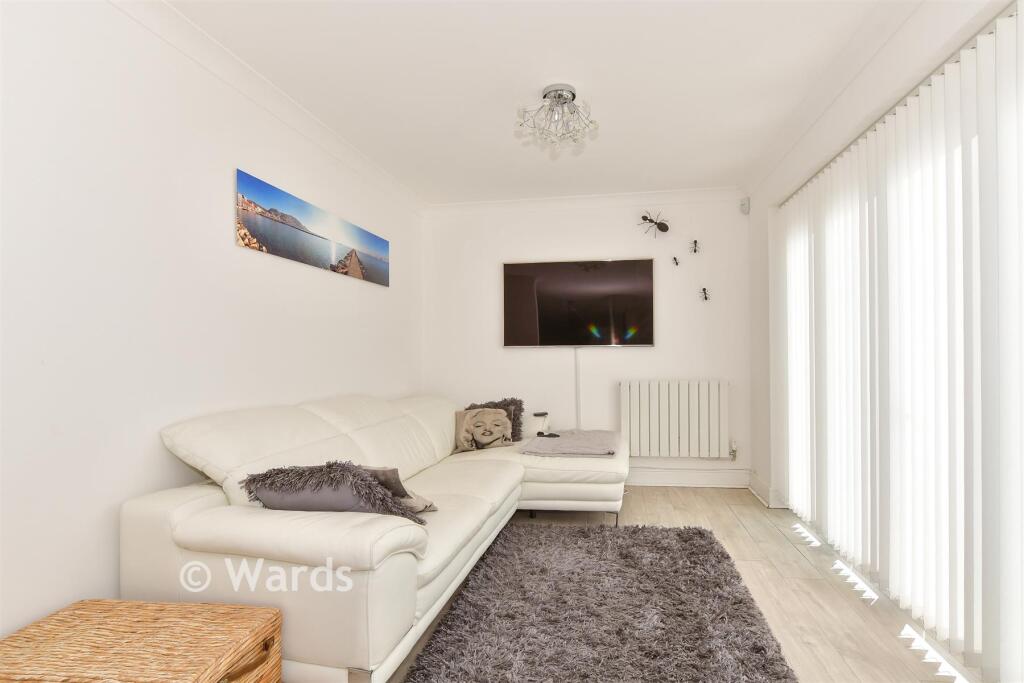 House in Eastchurch, Kingsborough - View 5