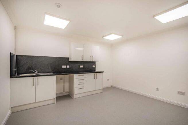 8484582interior18800.jpg