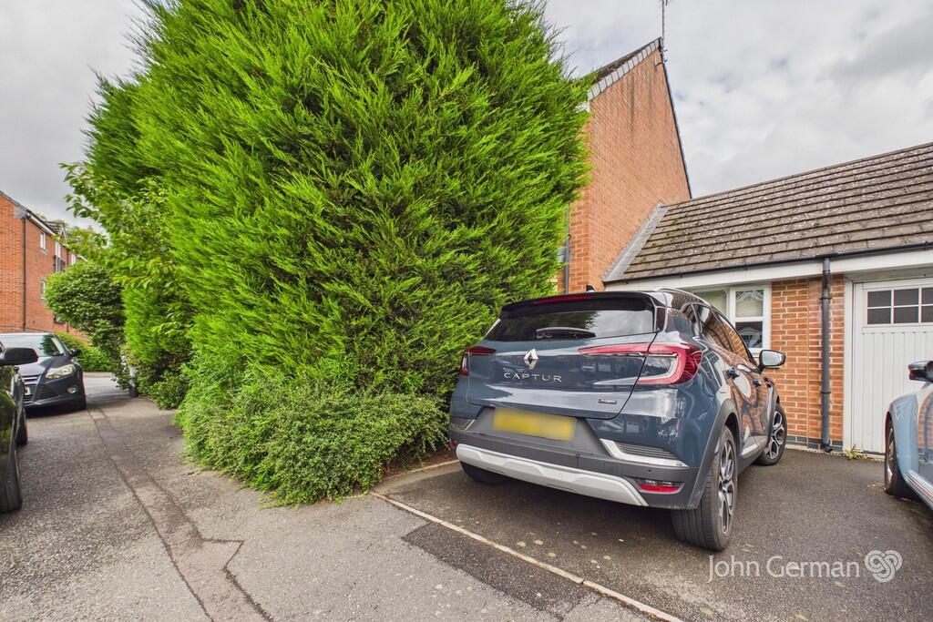 House in Burton-on-Trent, Shobnall - View 2