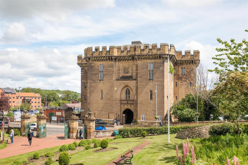 2-bed flat on Castle Bank, Morpeth, NE61, £150,000