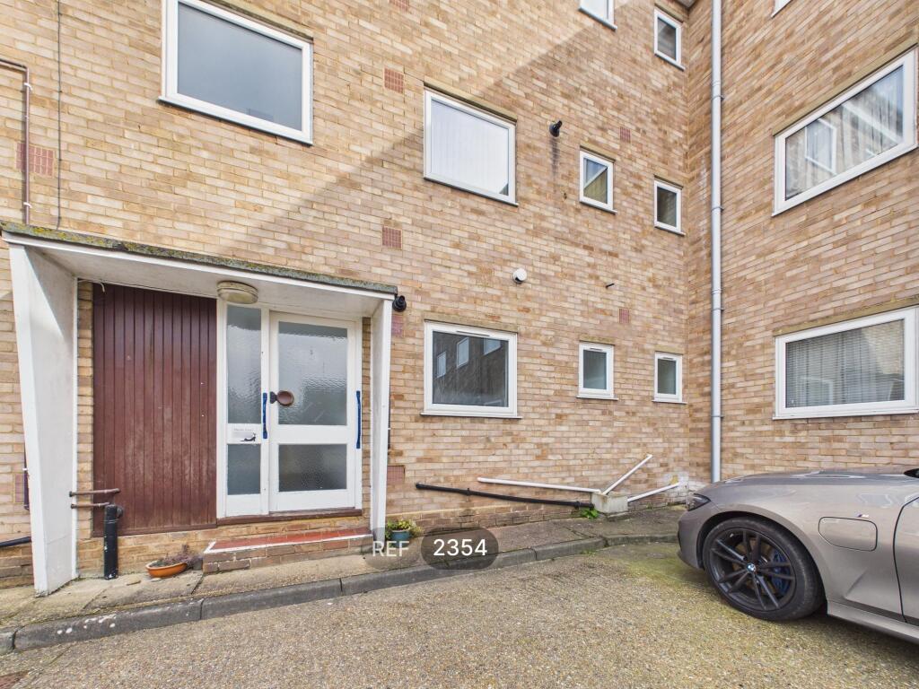 Main image of property: Henley Court, Henley Road, Ipswich, IP1 3SD