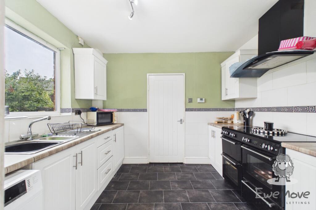 House in Knowsley, Prescot - More