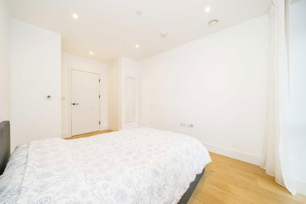 Apartment in Twickenham - View 4