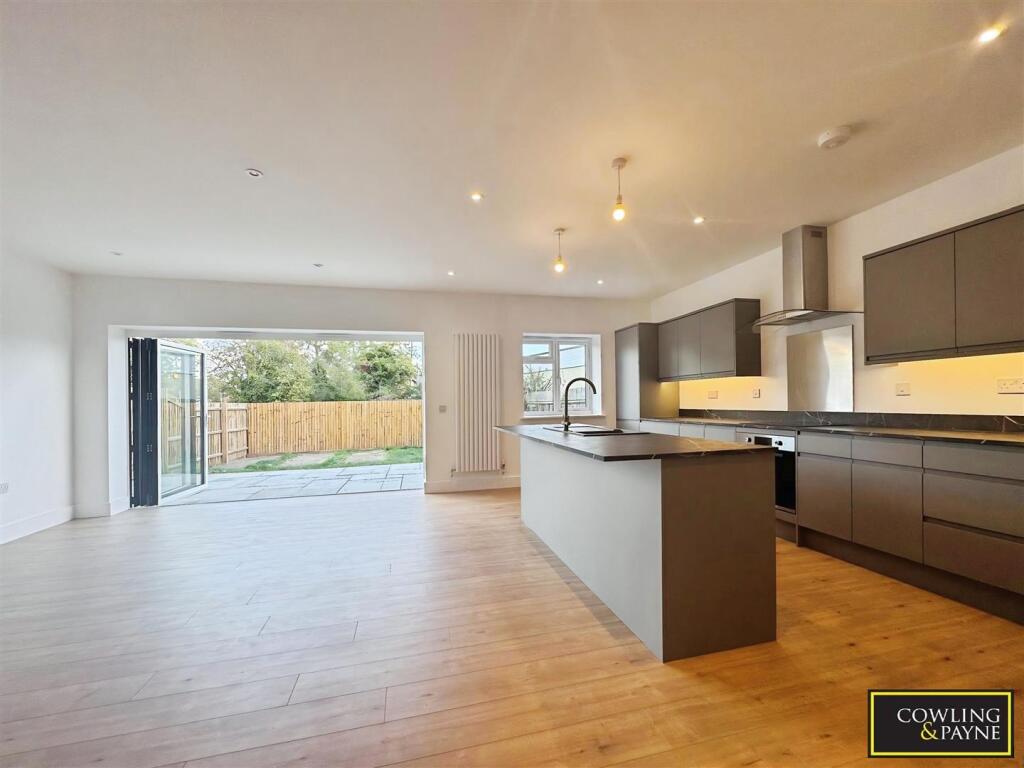 House in Southend-on-Sea - More
