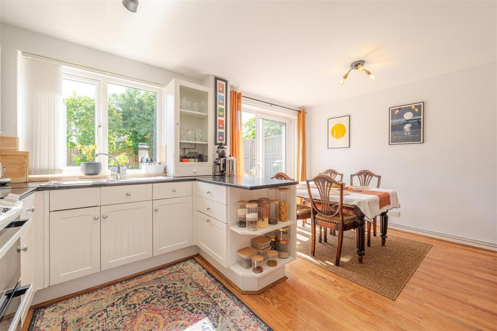 House in Stratford-on-Avon, Wellesbourne CP - View 3