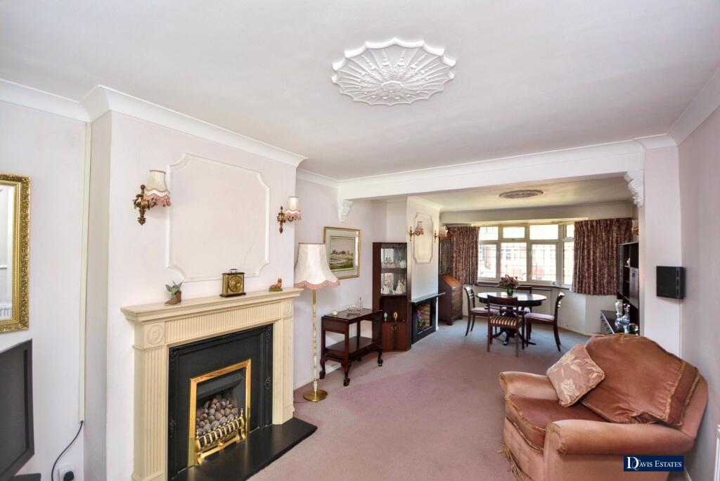 Prospect Road, Hornchurch, RM11 - View 2