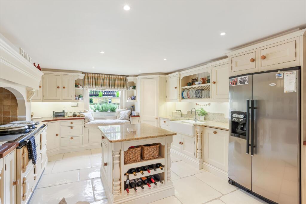 House in Gloucester - View 5