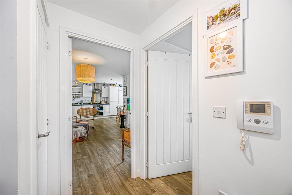 Apartment in Ilford - View 5