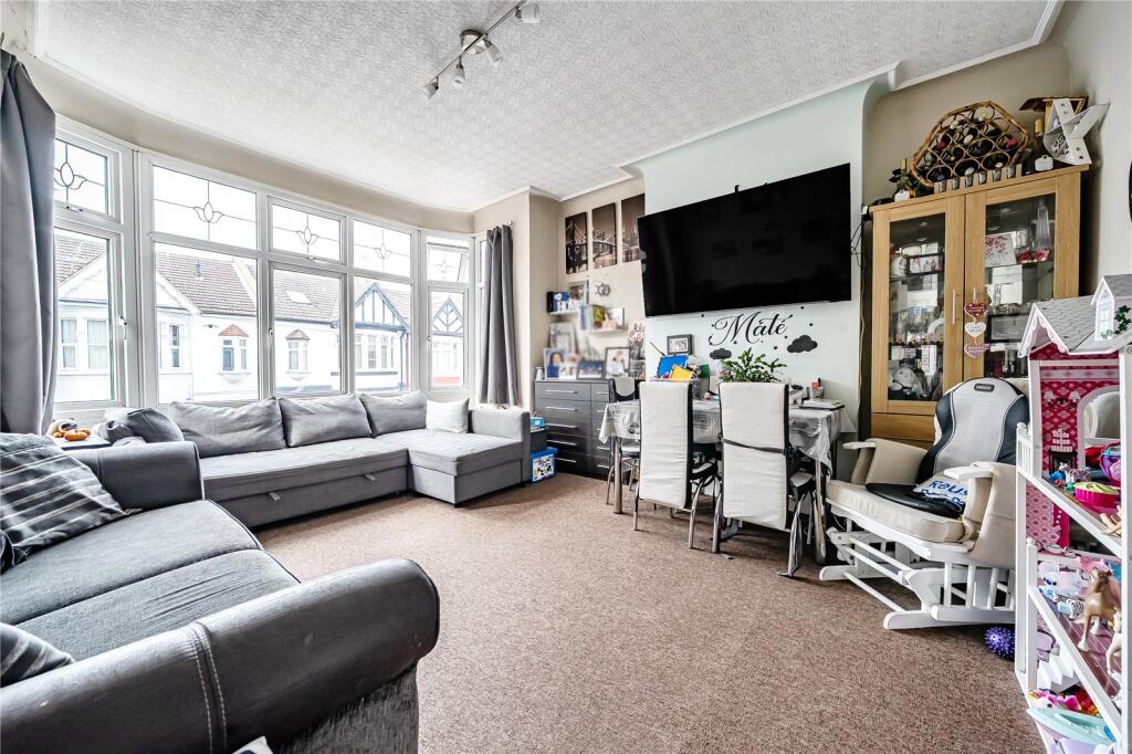 Inverness Avenue, Westcliff-on-Sea, Essex photo 2