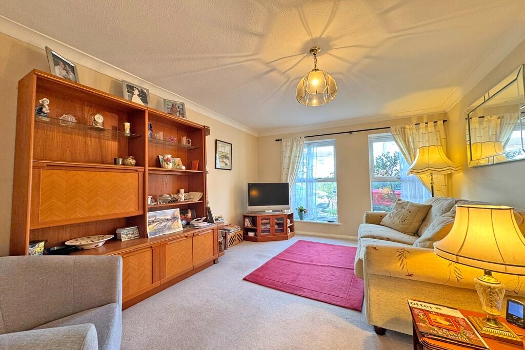 Meadowlands, Lymington, Hampshire, SO41 photo 3