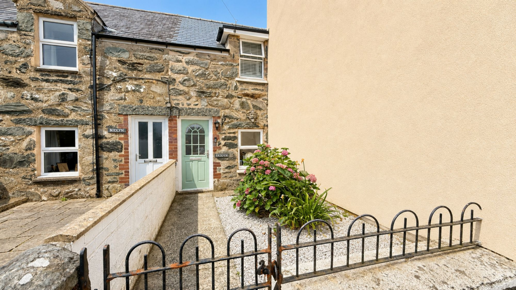Main image of property: Ffordd Yr Orsaf, Dyffryn Ardudwy, LL44