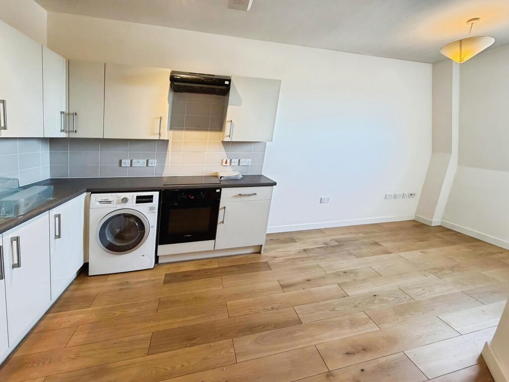 Apartment in Peterborough, Bretton - View 5