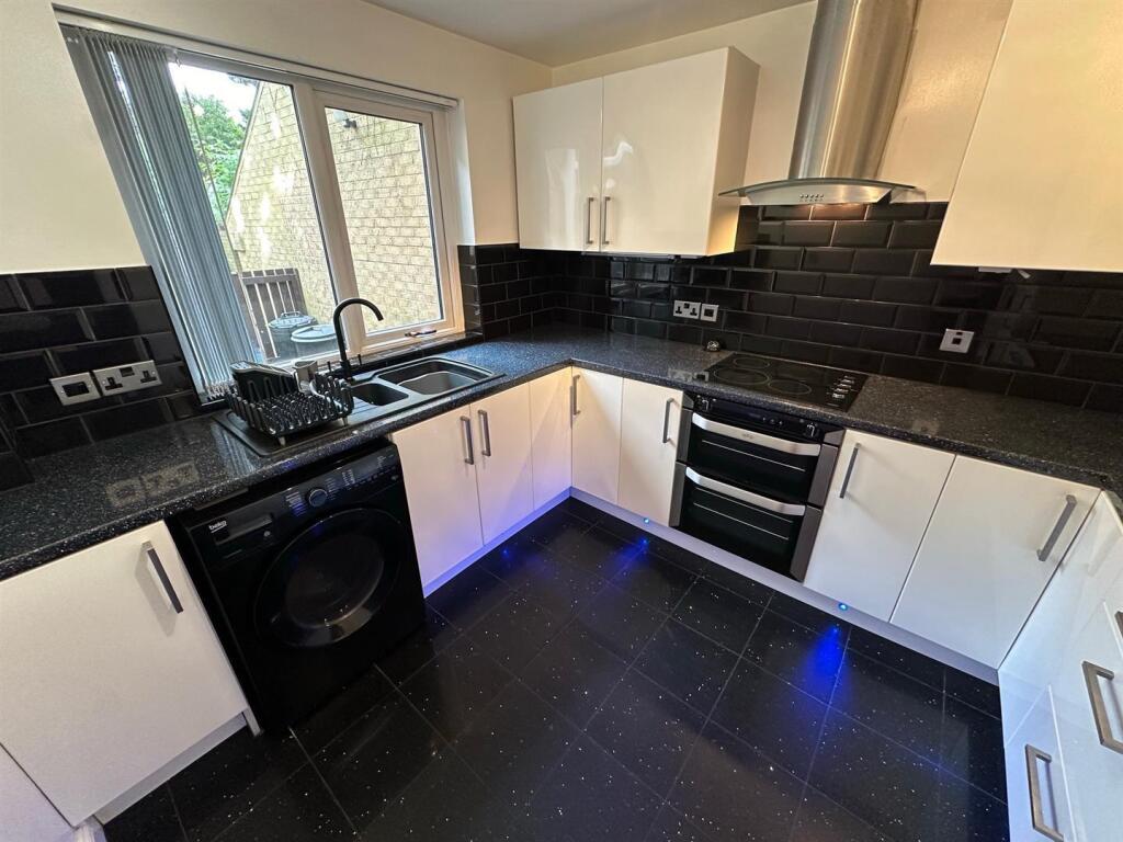 Greenwood Court, Greenwood Mount, Meanwood, Leeds, West Yorkshire. photo 4