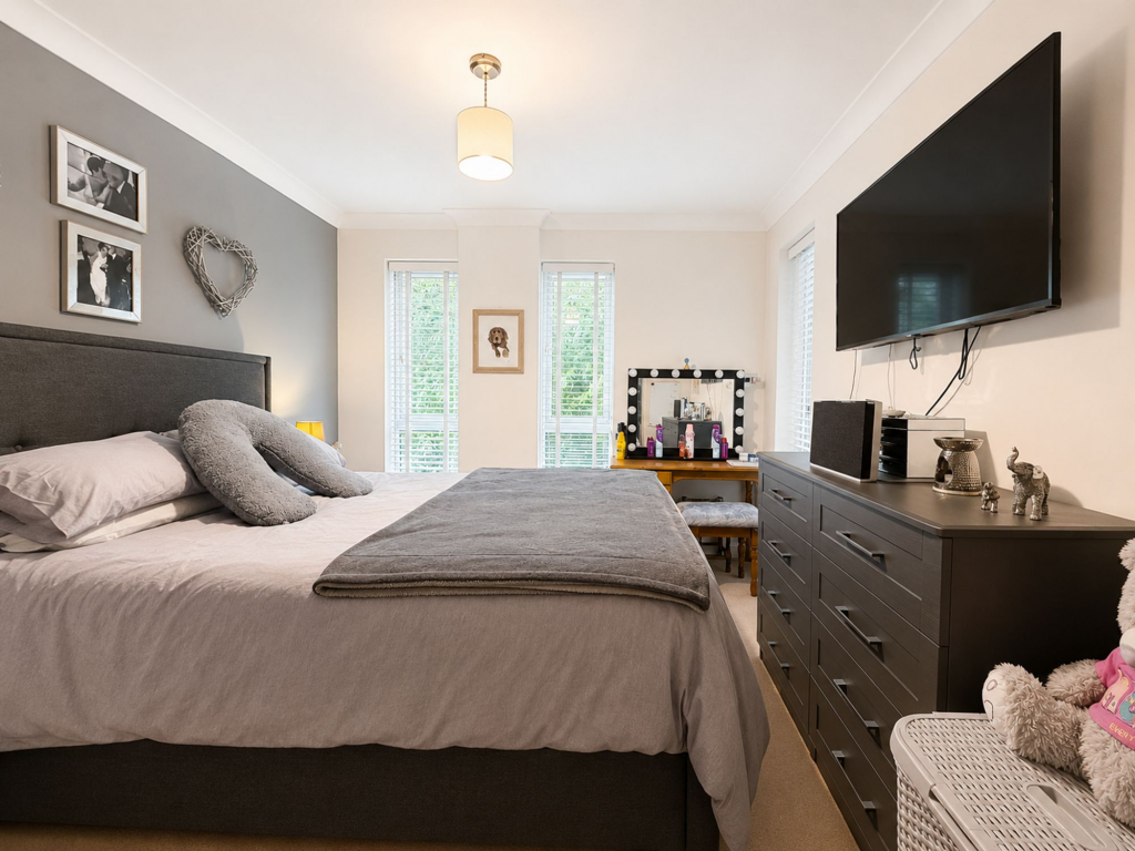 Apartment in Poole - More