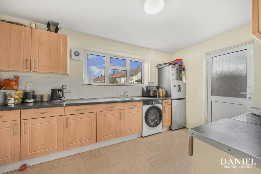 House in Basildon, Steeple View - View 3