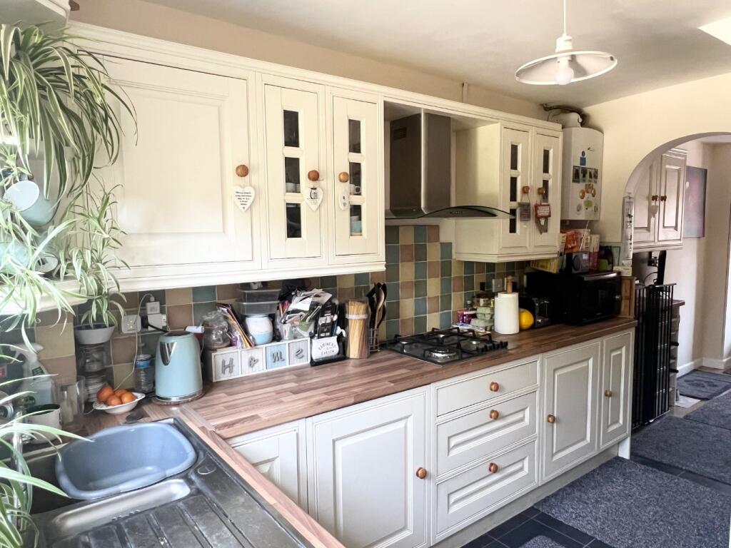 The Rowans, Marchwood, Hampshire, SO40 photo 2