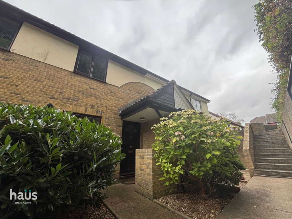 Main image of property: Alexandra Glen, Walderslade, Chatham, ME5