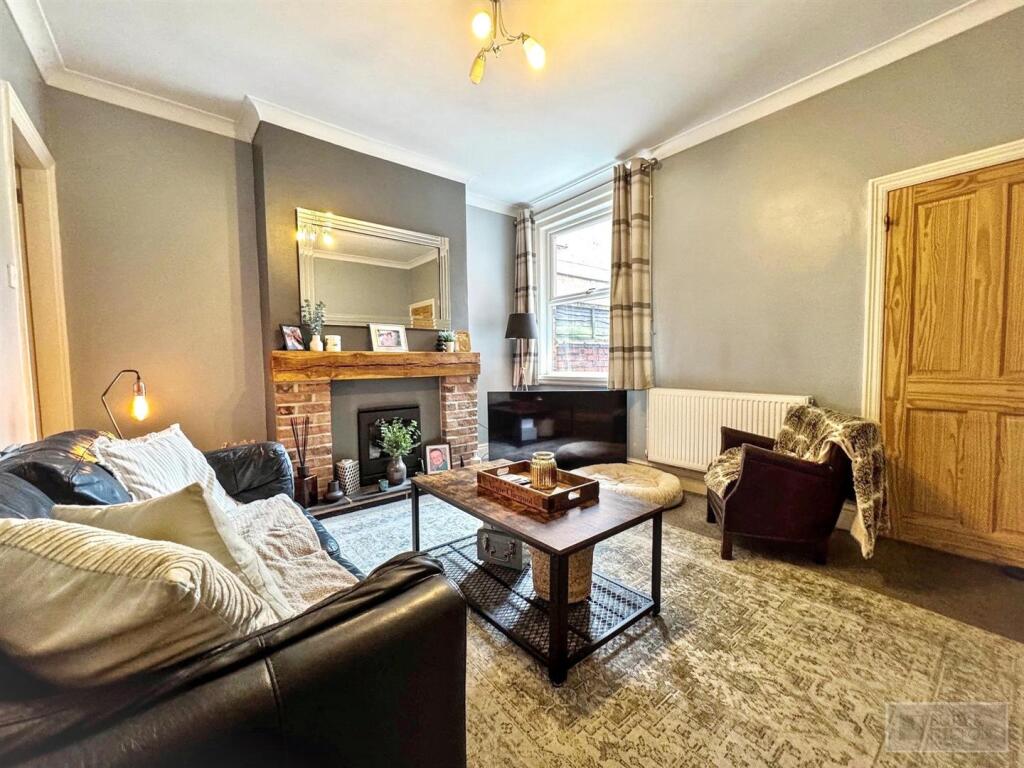 House in Stoke-on-Trent - View 2