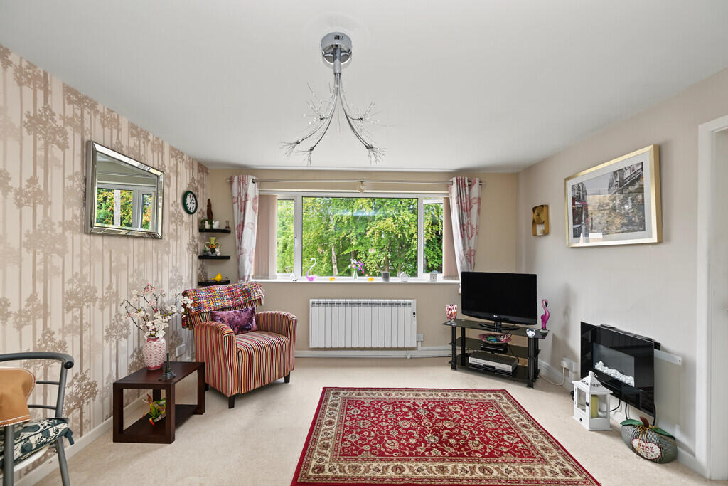 Apartment in Rugby, Warwickshire - View 4