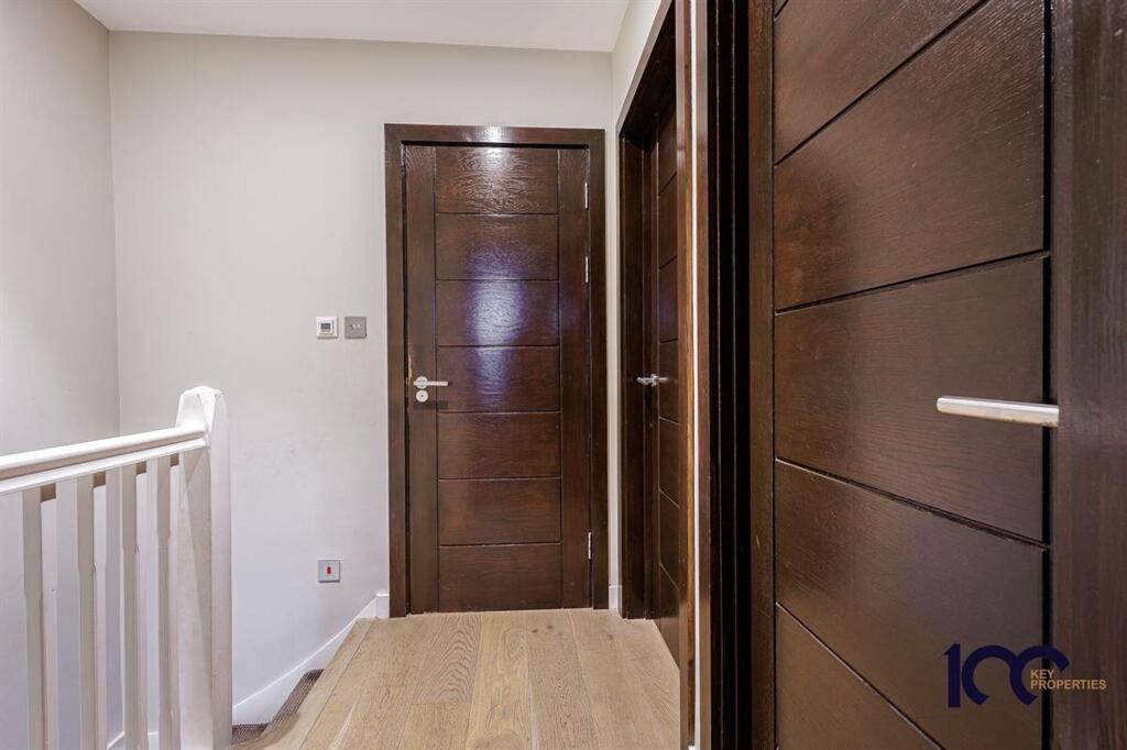 House in Romford - More